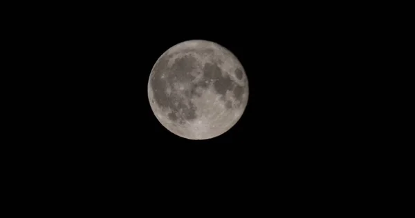 Half Moon Background sendo o único satélite natural permanente da Terra — Fotografia de Stock