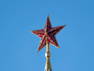 Moskova Kremlin 'in Spasskaya Kulesi' ndeki yakut yıldızı.
