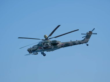 ZHUKOVSKY, RUSSIA - SEPTEMBER 01, 2019: Rusya MAKS-2019 'da Rus Hava Kuvvetleri' ne ait Mi-28 saldırı helikopteri gösterisi.