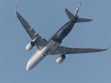 Moskova Rusya Zhukovsky Havaalanı 31 Ağustos 2019: Uluslararası havacılık salonu MAKS-2019 tanıtım uçuşunda Yolcu Airbus A350.