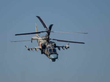 ZHUKOVSKY, RUSSIA - SEPTEMBER 01, 2019: Kamov Ka-52 Timsah saldırı helikopteri MAKS-2019, Rusya.