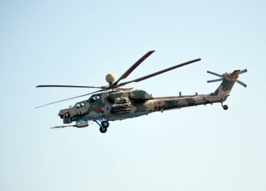 ZHUKOVSKY, RUSSIA - SEPTEMBER 01, 2019: Rusya MAKS-2019 'da Rus Hava Kuvvetleri' ne ait Mi-28 saldırı helikopteri gösterisi.