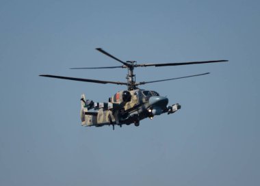 ZHUKOVSKY, RUSSIA - SEPTEMBER 01, 2019: Kamov Ka-52 Timsah saldırı helikopteri MAKS-2019, Rusya.