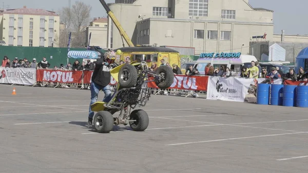 Moskwa Maja 2018 Stunt Rider Quad Bike Making Wheelie While — Zdjęcie stockowe
