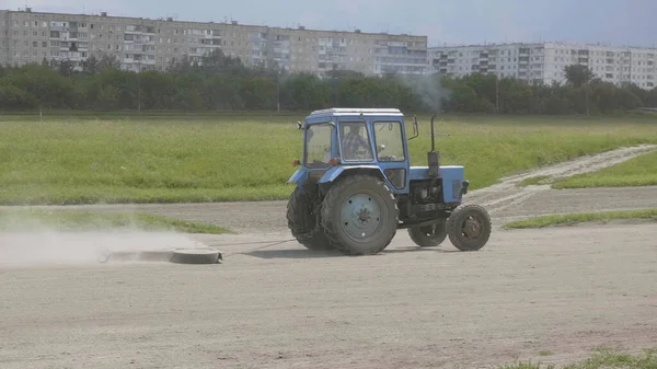 Колесные Тракторные Синие Дабл Трек Трек Шины Старых Автомобилей — стоковое фото