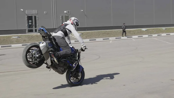 Μόσχα Μαΐου 2018 Stunt Rider Making Wheelie While Rides Rear — Φωτογραφία Αρχείου