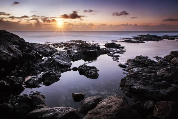 Coucher de soleil calme sur l'océan Atlantique, Lanzarote, Playa Blanca — Photo
