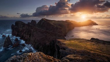 Madeira'nın Ponta de Sao Lourenco kopya alanı ile gündoğumu, panoramik manzaralı