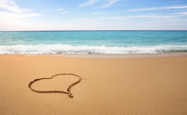 Heart Shape Drawn Sand Empty Tropical Beach Copy Space — Stock Photo, Image