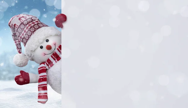 Boneco de neve feliz por trás da bandeira em branco — Fotografia de Stock