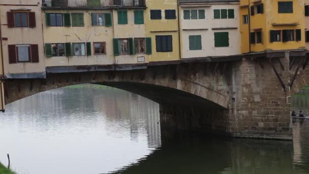 Firence Italie ponts fluviaux et maisons — Video