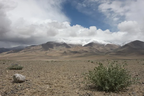 Горные ландшафты Средней Азии — стоковое фото