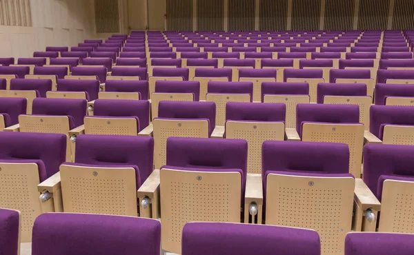 Stolar i Lettlands Nationalbiblioteks hall — Stockfoto