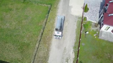 çöp taşıma araba havadan görünümü, dron Üstten Görünüm