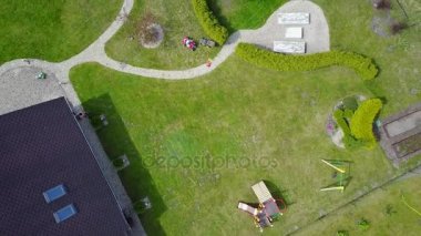 Kırsal, dron üstten görünüm tırmanış Letonca çiftlikte havadan görünümü