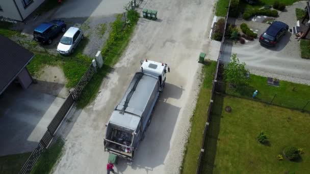 Carro de transporte de lixo Vista aérea, vista superior do drone — Vídeo de Stock