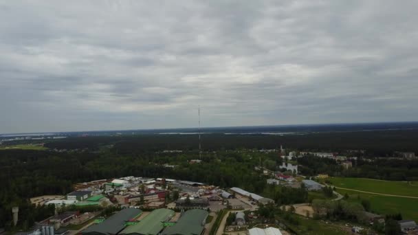 Luchtfoto van het platteland, drone bovenaanzicht 4k Uhd video — Stockvideo