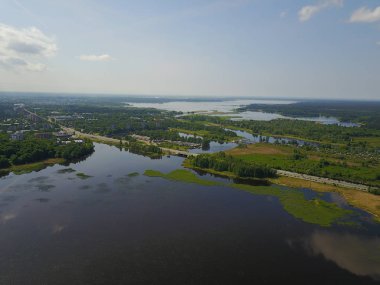 Riga Gölü hava dron üstten görünüm Letonya