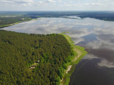 Riga Gölü hava dron üstten görünüm Letonya