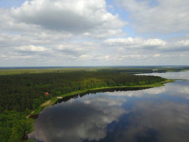 Riga Gölü hava dron üstten görünüm Letonya