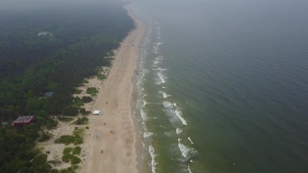 Palanga Lietuva Oostzee kust luchtfoto drone boven bekijken 4 k Uhd video Litouwen — Stockvideo