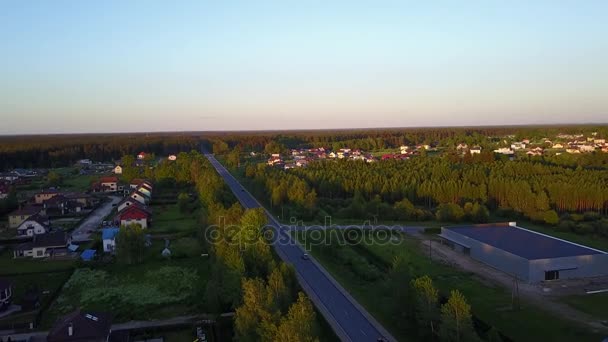 Bovenaanzicht 4k Uhd video avond schemering zonsondergang luchtfoto van platteland, drone — Stockvideo