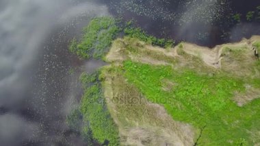 Riga Gölü hava dron üstten görünüm 4k Uhd video Letonya Brivdabas Muzejs
