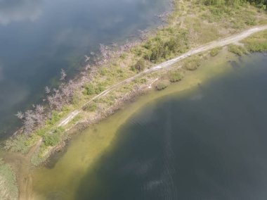 Sauriesi Gölü hava dron üstten görünüm Letonya