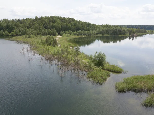 Sauriesi Gölü hava dron üstten görünüm Letonya