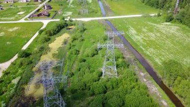 Elektrik telleri ayağı dron üstten görünüm 4k Uhd video havadan görünümü