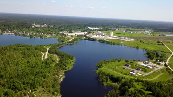 Sauriesi озеро повітряних drone Топ переглянути 4 к Uhd відео Латвії — стокове відео