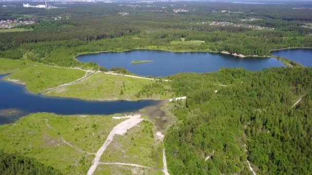 Sauriesi lac Drone aérien vue du dessus 4K UHD vidéo Lettonie  