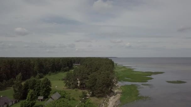 Engure Lettland Flygfoto över landsbygden drone ovanifrån 4k Uhd video — Stockvideo