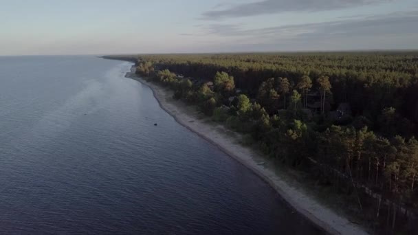 Engure Letland luchtfoto van platteland drone bovenaanzicht 4k Uhd video — Stockvideo