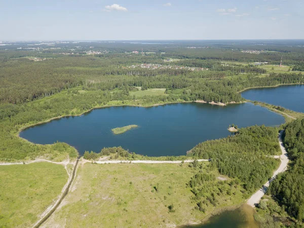 Lago Sauriesi Vista superior do drone aéreo Letónia — Fotografia de Stock