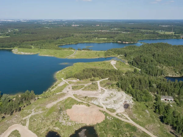 Sauriesi озеро drone Топ пташиного польоту Латвії — стокове фото