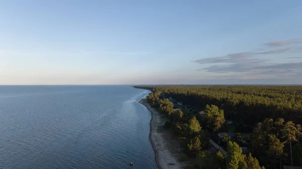 Engure Letland luchtfoto van platteland drone bovenaanzicht — Stockfoto