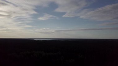 Kırsal, dron üstten görünüm 4k Uhd video havadan görünümü