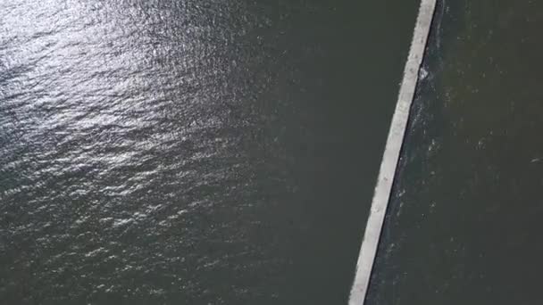 Λιμάνι Roja Λετονία Αεροφωτογραφία της υπαίθρου κηφήνας κάτοψη 4k Uhd βίντεο — Αρχείο Βίντεο