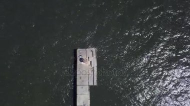 Kırsal dron üstten görünüm 4k Uhd video liman Roja Letonya havadan görünümü