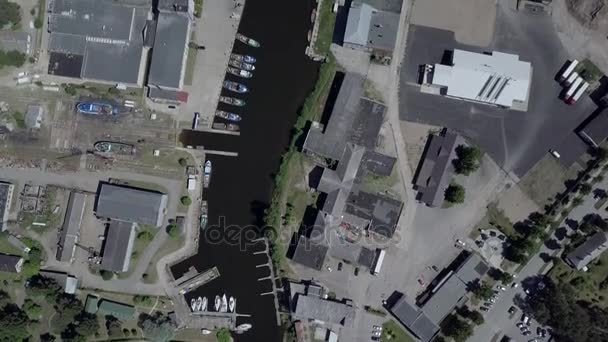 Kırsal dron üstten görünüm 4k Uhd video liman Roja Letonya havadan görünümü — Stok video