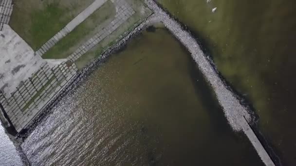 Puerto Rojo Letonia Vista aérea del campo drone vista superior 4K UHD video — Vídeo de stock