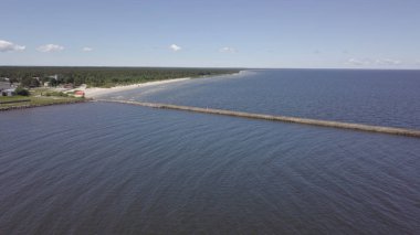 Kırsal dron üstten görünüm Roja Letonya Hava görünümünü liman