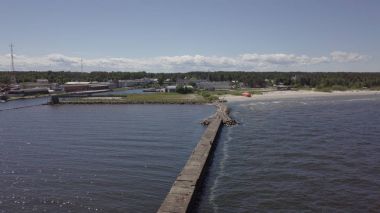 Kırsal dron üstten görünüm Roja Letonya Hava görünümünü liman