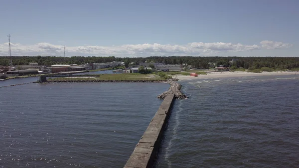 Kırsal dron üstten görünüm Roja Letonya Hava görünümünü liman
