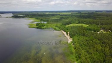 Plateliai Gölü Litvanya Ulusal su rezerv hava dron üstten görünüm 4k Uhd video 