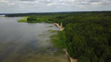 Plateliai Gölü Litvanya Ulusal su rezerv hava dron üstten görünüm 4k Uhd video 