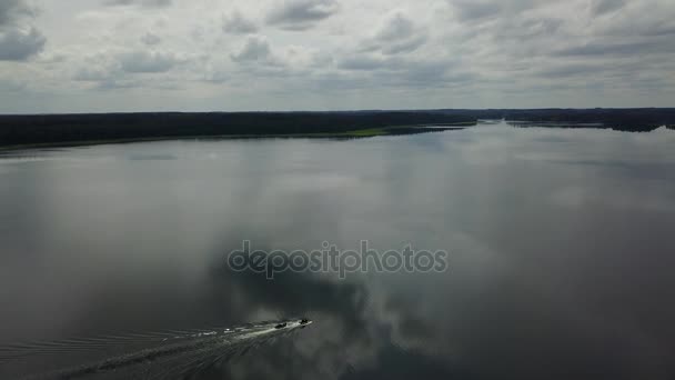 Rekreationscenter sjön Litauens nationella vatten reserv antenn drönare ovanifrån 4k Uhd video — Stockvideo