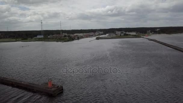 Hafen Roja Lettland Luftaufnahme der Landschaft Drohne Draufsicht 4k uhd video — Stockvideo
