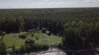Roja Letonya Baltık Denizi deniz hava dron üstten görünüm 4k Uhd video